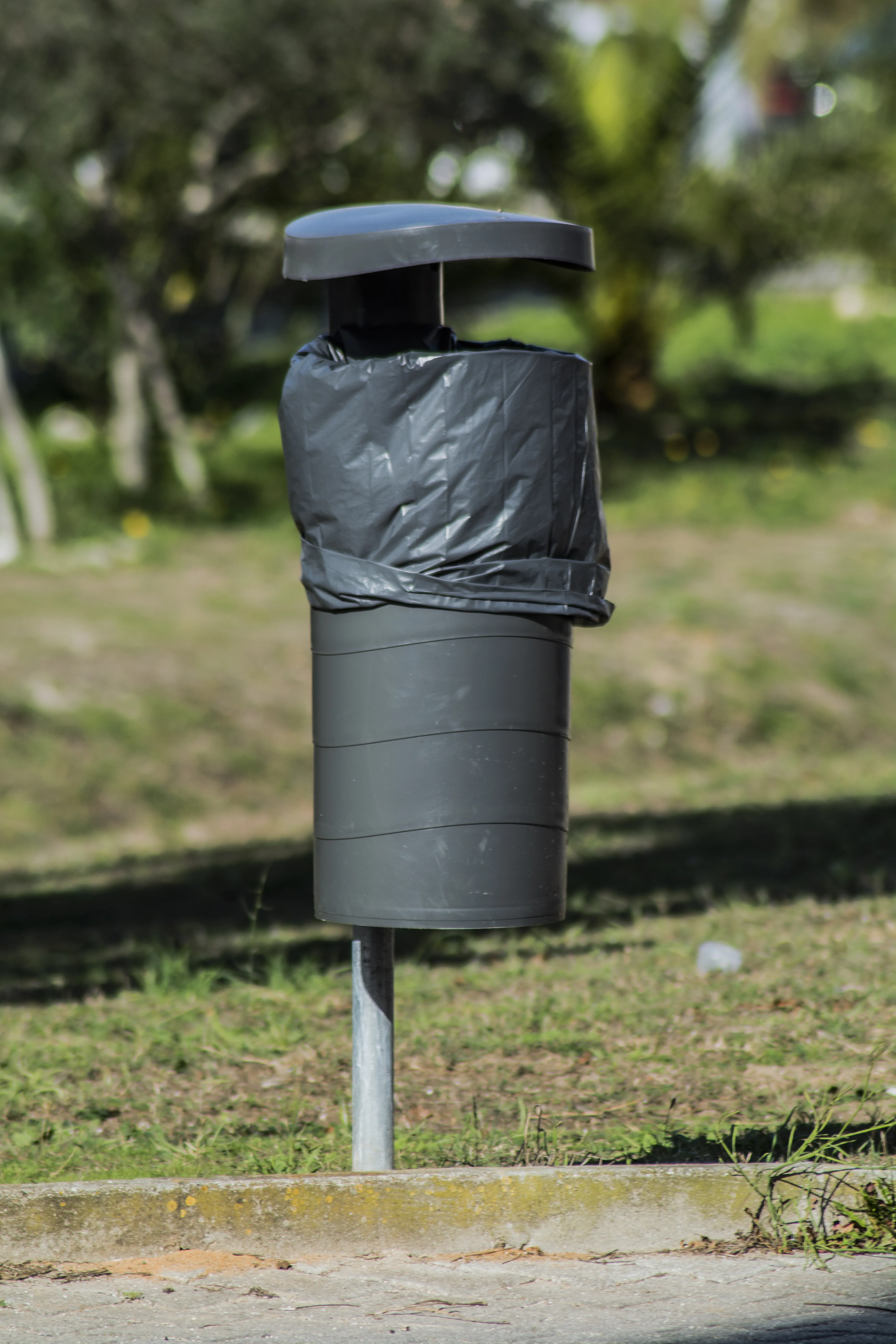 Categoria lixeira com suporte de JBCia Reciclagem